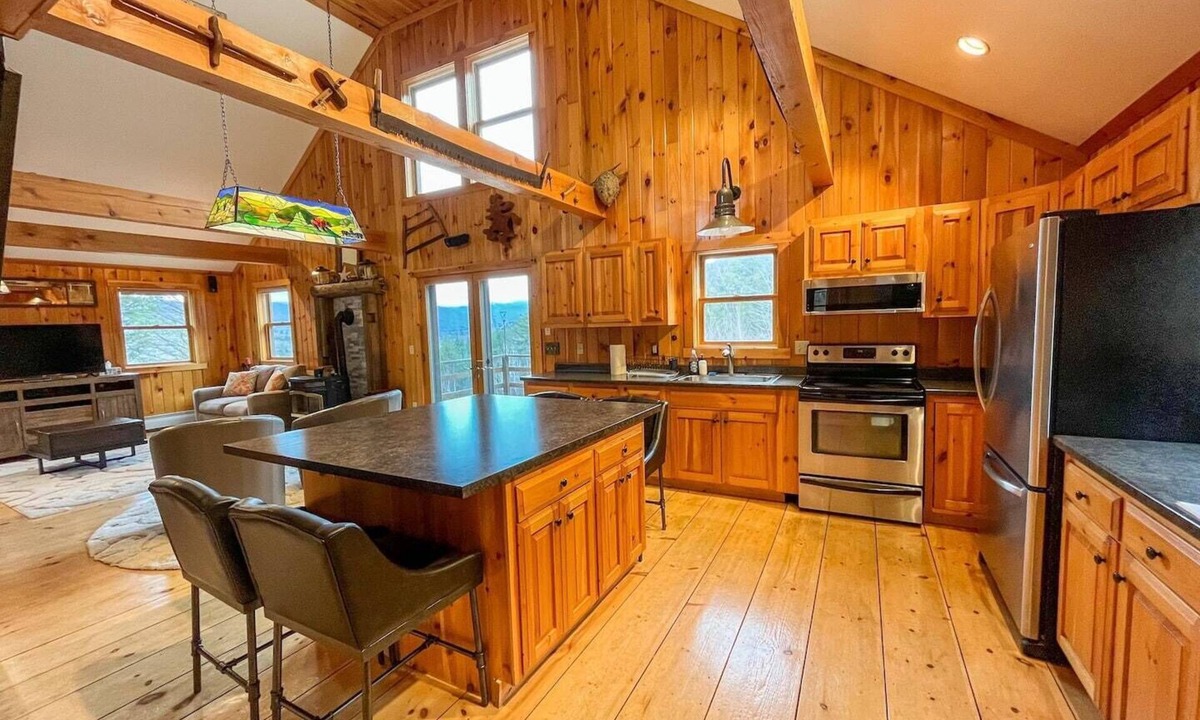 Moretown House | Beautiful Home with views and a hot tub 10 minutes from Sugarbush Resort