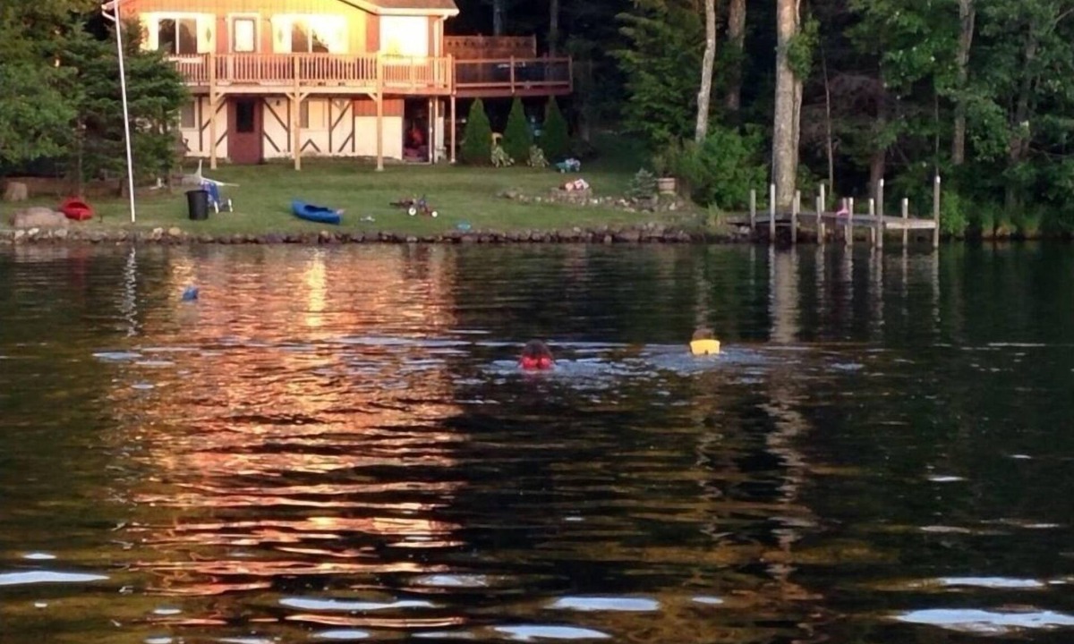 Barnstead House | Beautiful Lake Front home with amazing sunsets.