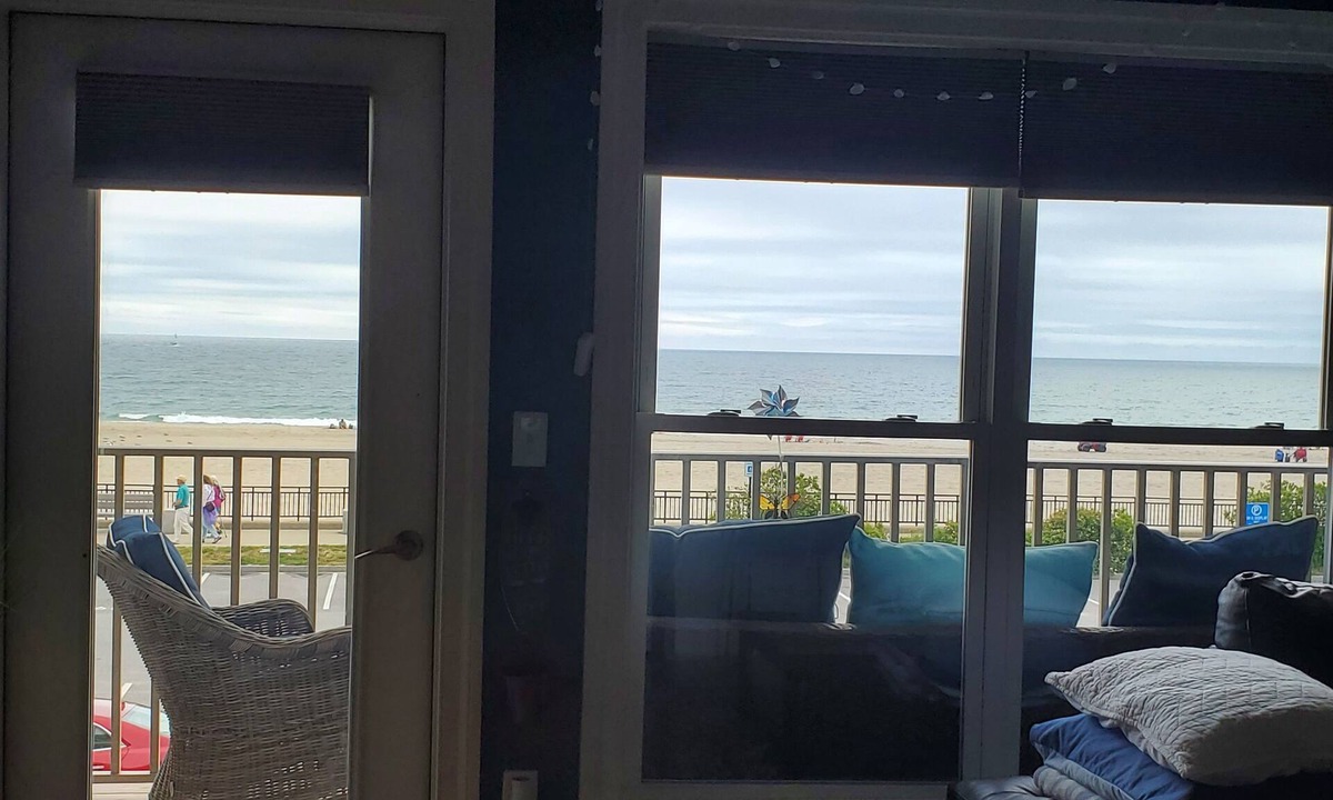 Hampton Condo | Beautiful Ocean Front Condo