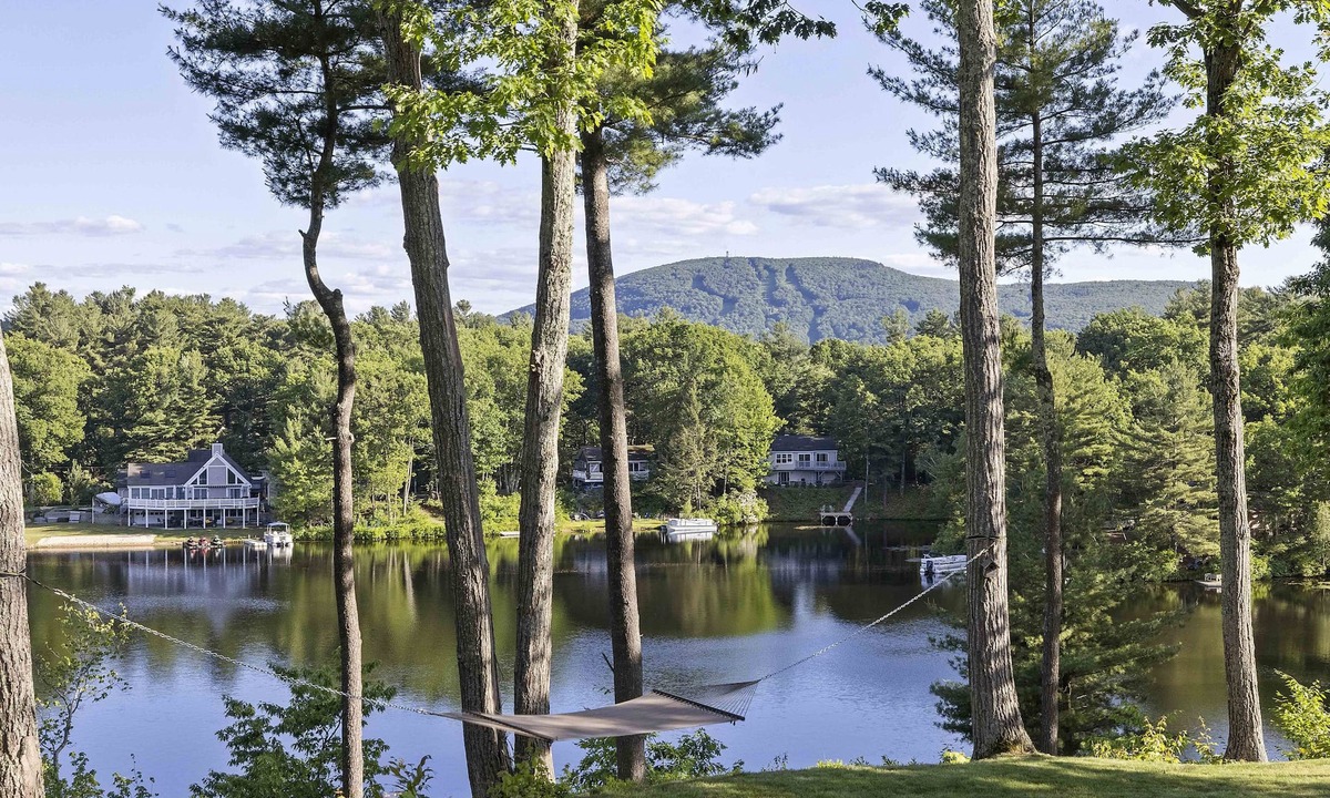 Westminster House | Beautiful Private Lakehouse & Infinity Pool Next To Wachusett & Great Wolf Lodge