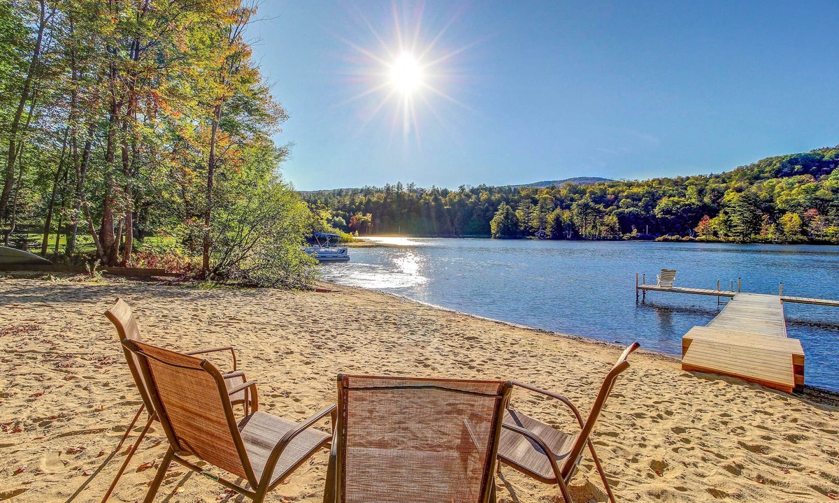 Plymouth Condo | Beautiful & Spacious Condo w/Pool, Lake Access - Close to Skiing