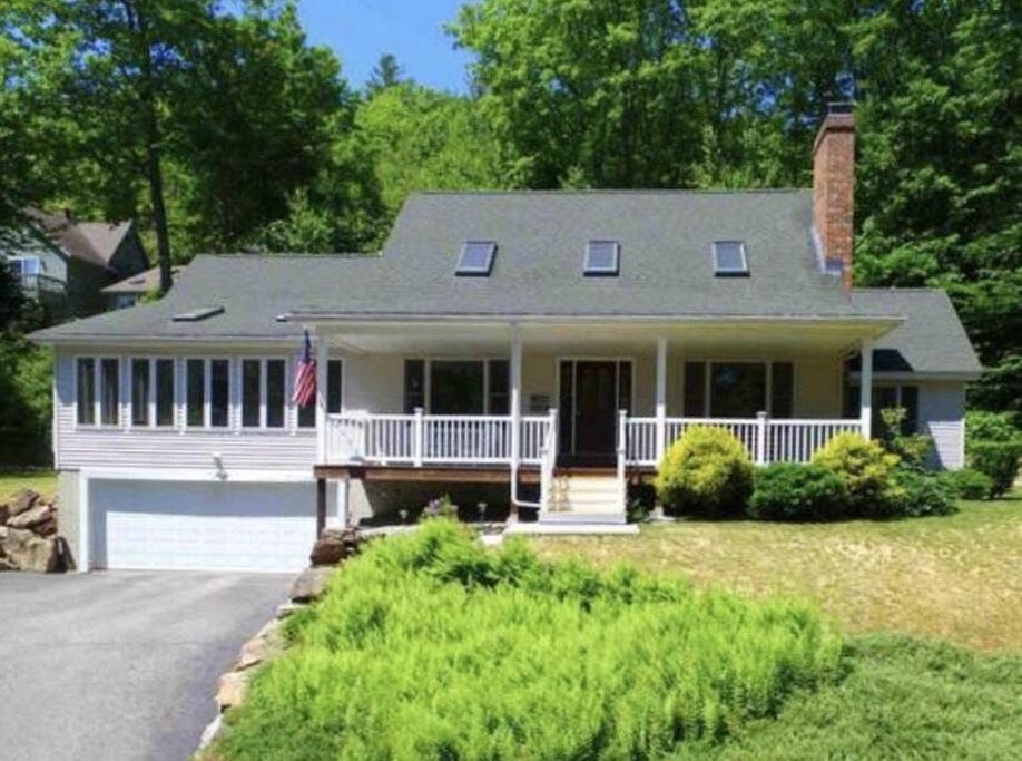 Gilford House | Beautiful Spacious Home w/Game Room.