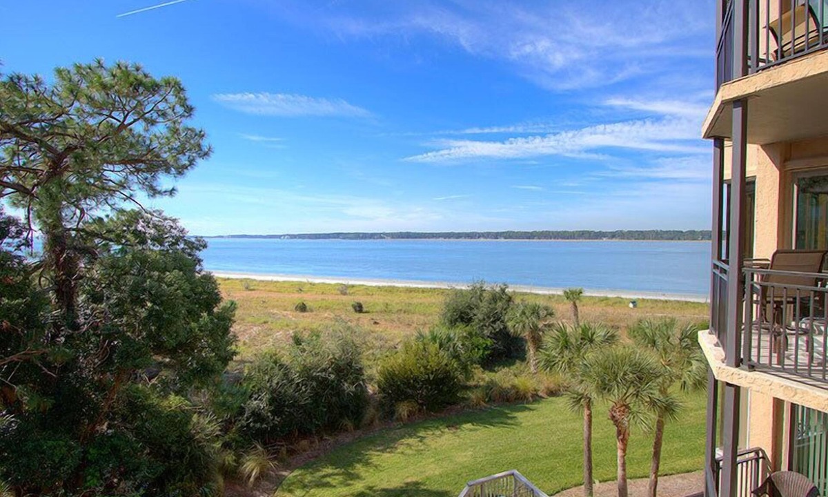 South Beach Villa | Beautifully updated villa, direct Sound views, beach access, walk to Salty Dog!