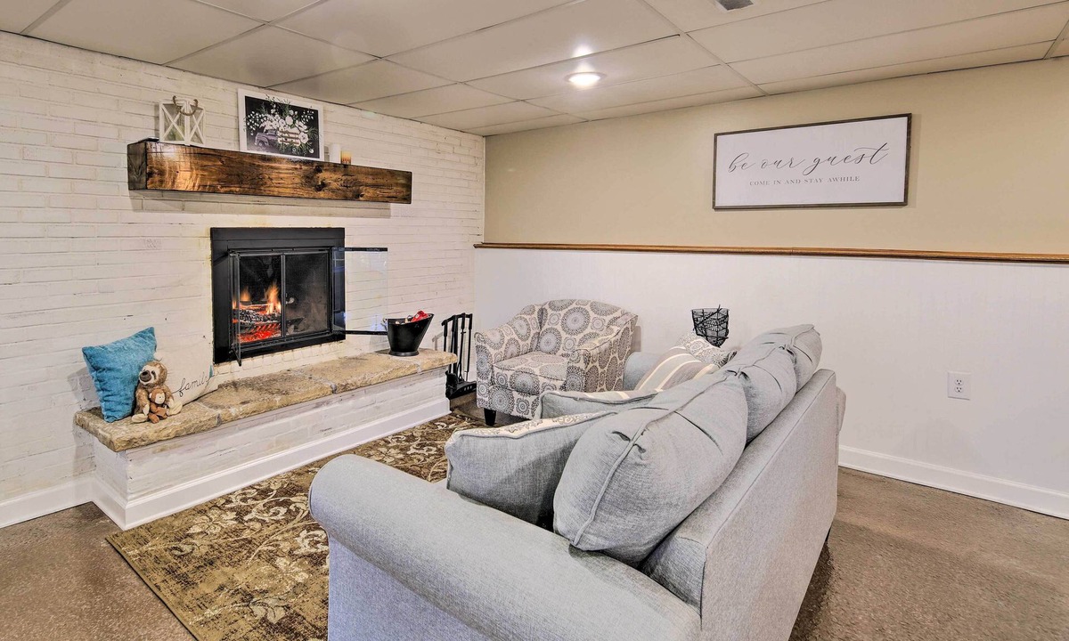 Eccles Apartment | Beckley Studio w/Hot Tub, 4 Mi to WVU Tech!