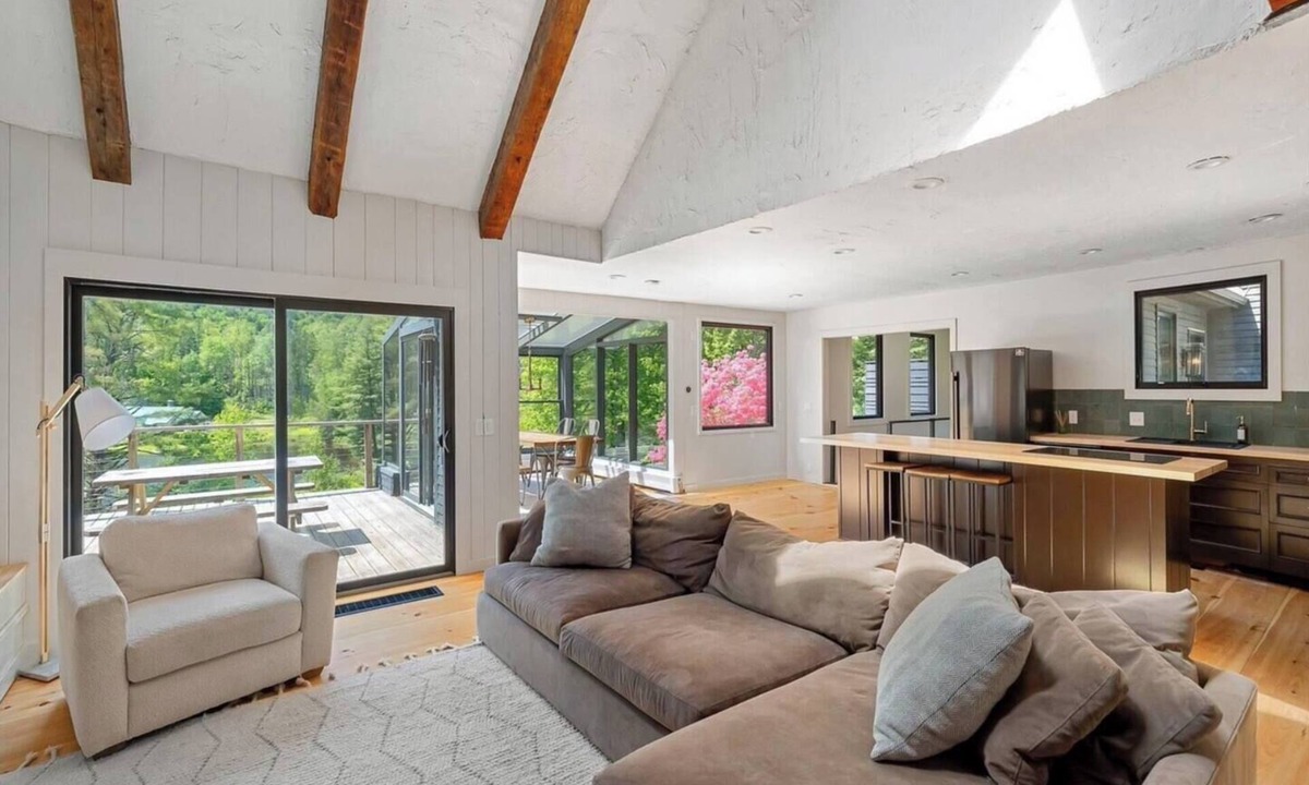 Moscow House | Best Location! Mountain Retreat on 7 Acres w/Pond