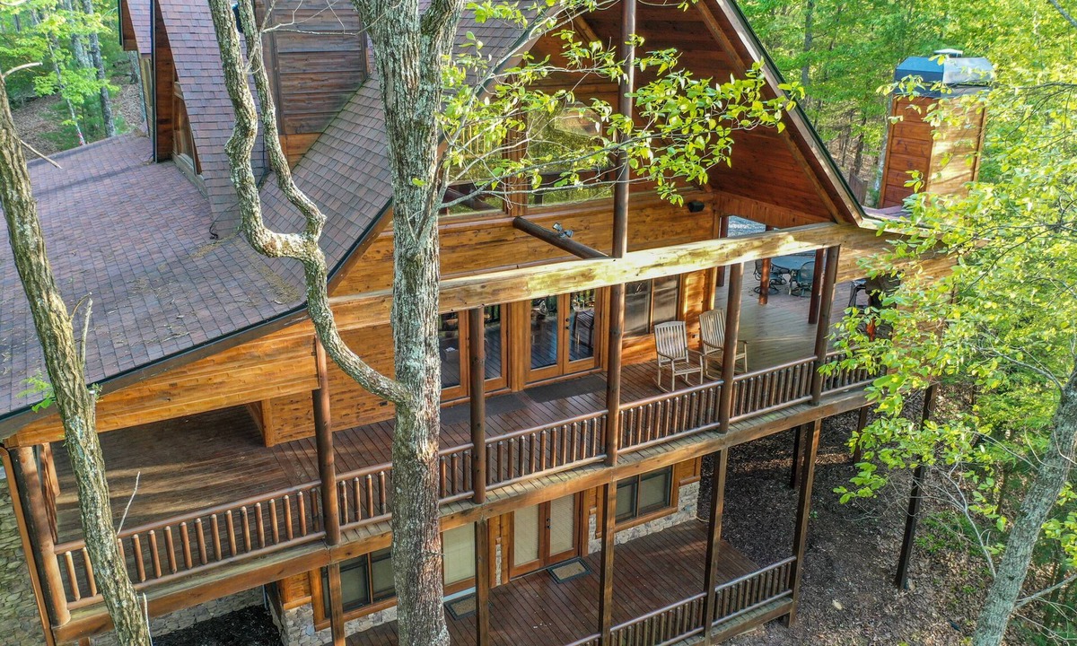 Aska Cabin | Blue Ridge Mountain Serenity at The Summit: Hot Tub, Tubing & Hiking Trails