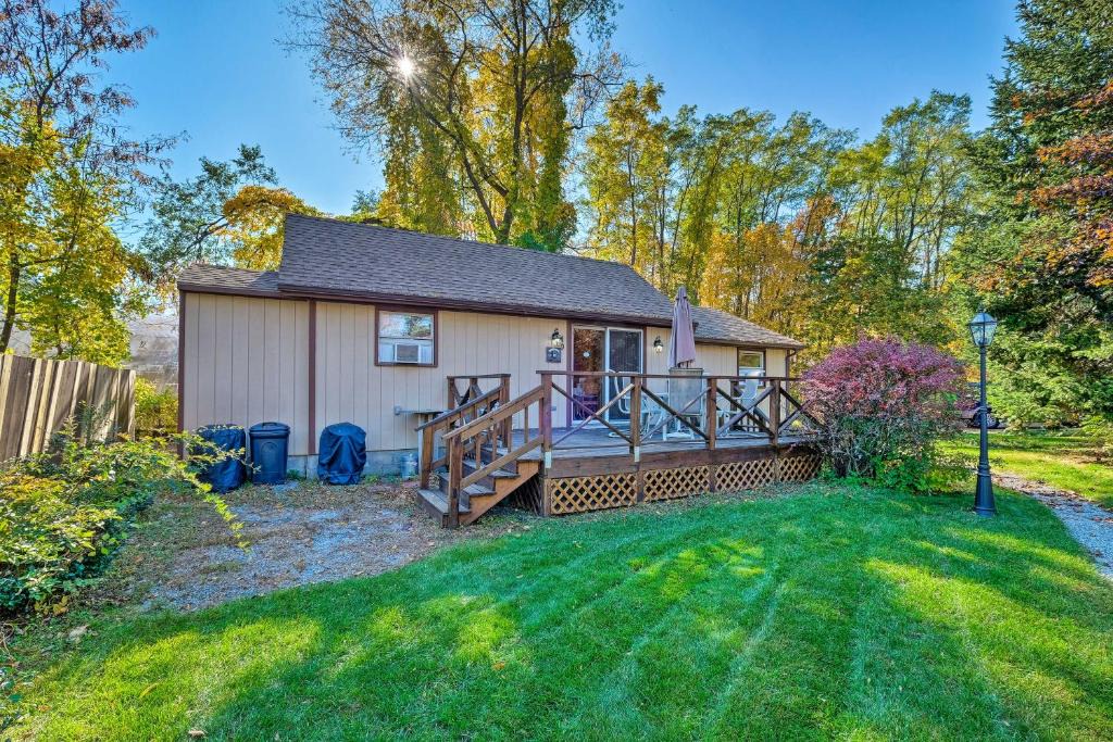 Bolton Landing House | Bolton Landing Cottage with Deck, Walk to Beach!