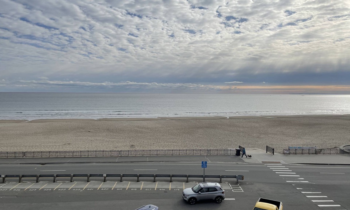 Hampton Condo | Brand new oceanfront condo directly across from the beach