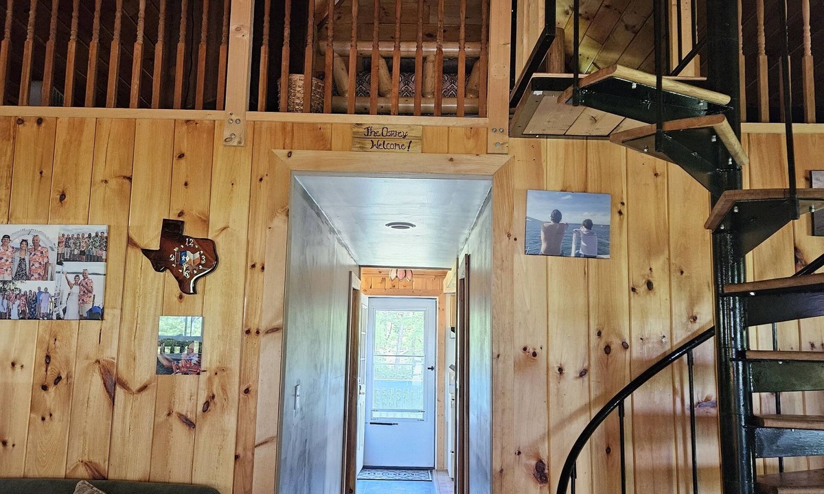 Moriah Center Cottage | Breathtaking Cottage On Beautiful Historic Lake Champlain! Great fishing access!