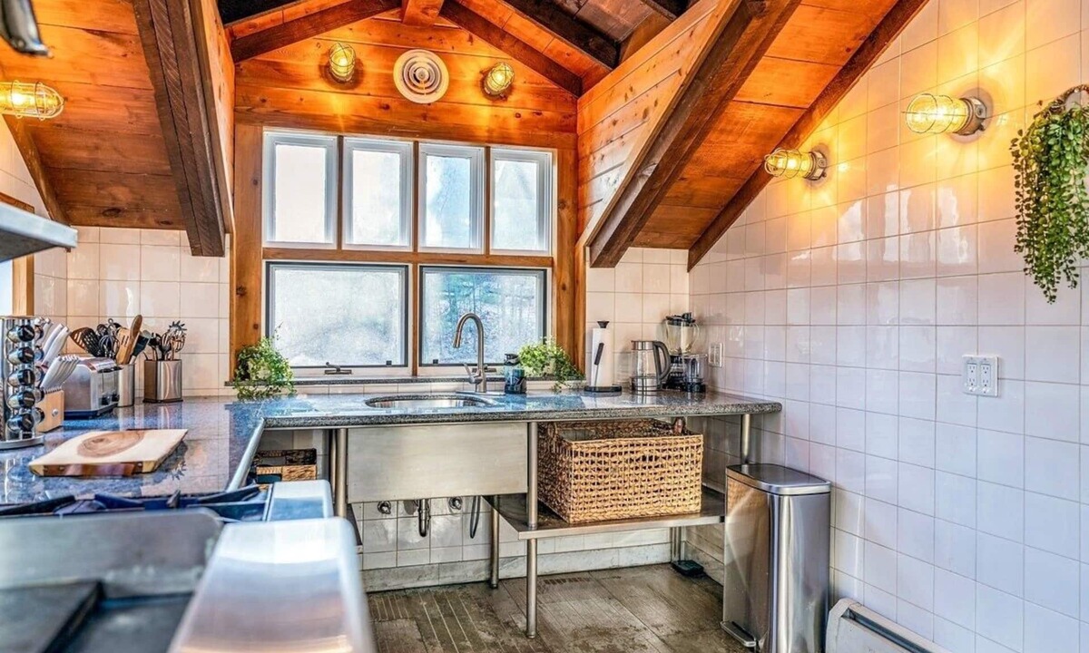 Layton Cabin | Breathtaking Rustic Lodge| Lake Views & Hot Tub