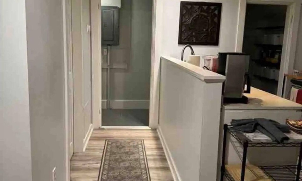 Manchester Apartment | Bright and Sunny 2-bedroom apartment with , WiFi in welcoming Manchester