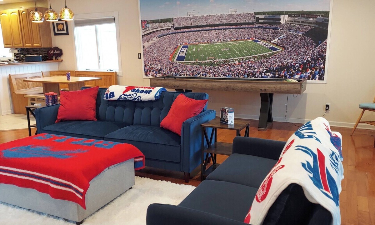 Spring Brook House | BuffaLove House with Huge yard, Games and Centrally Located!