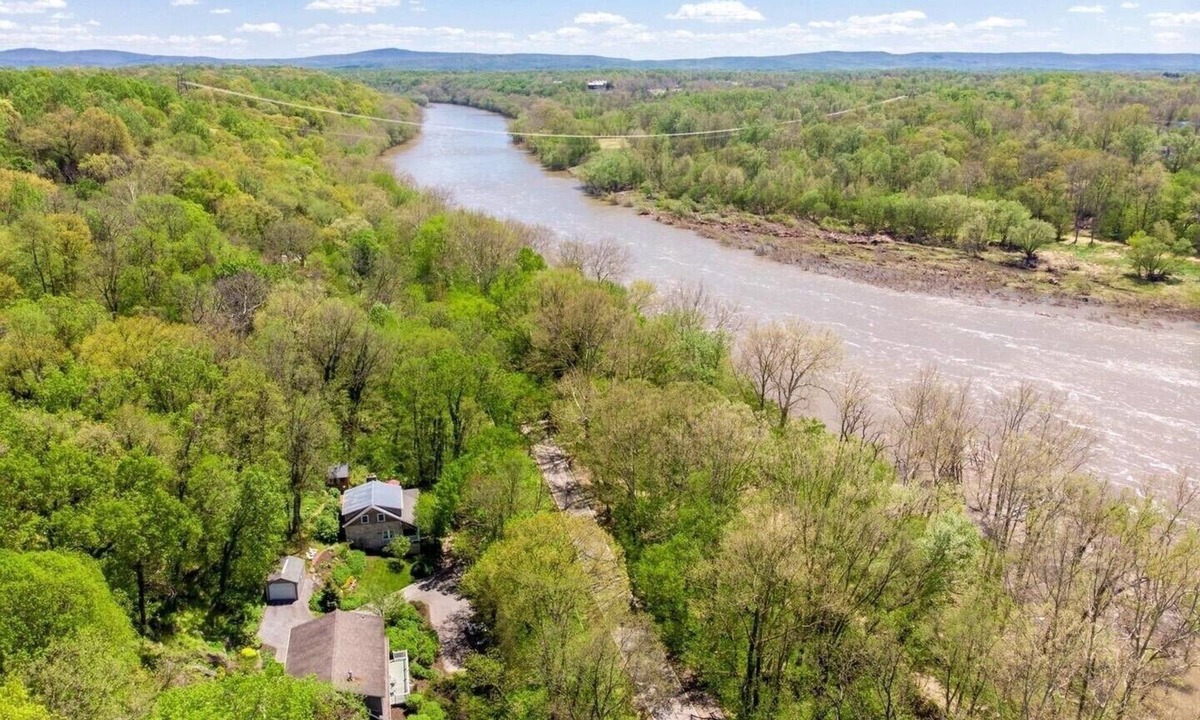 Shepherdstown Cottage | C&O Canal Potomac River Cottage