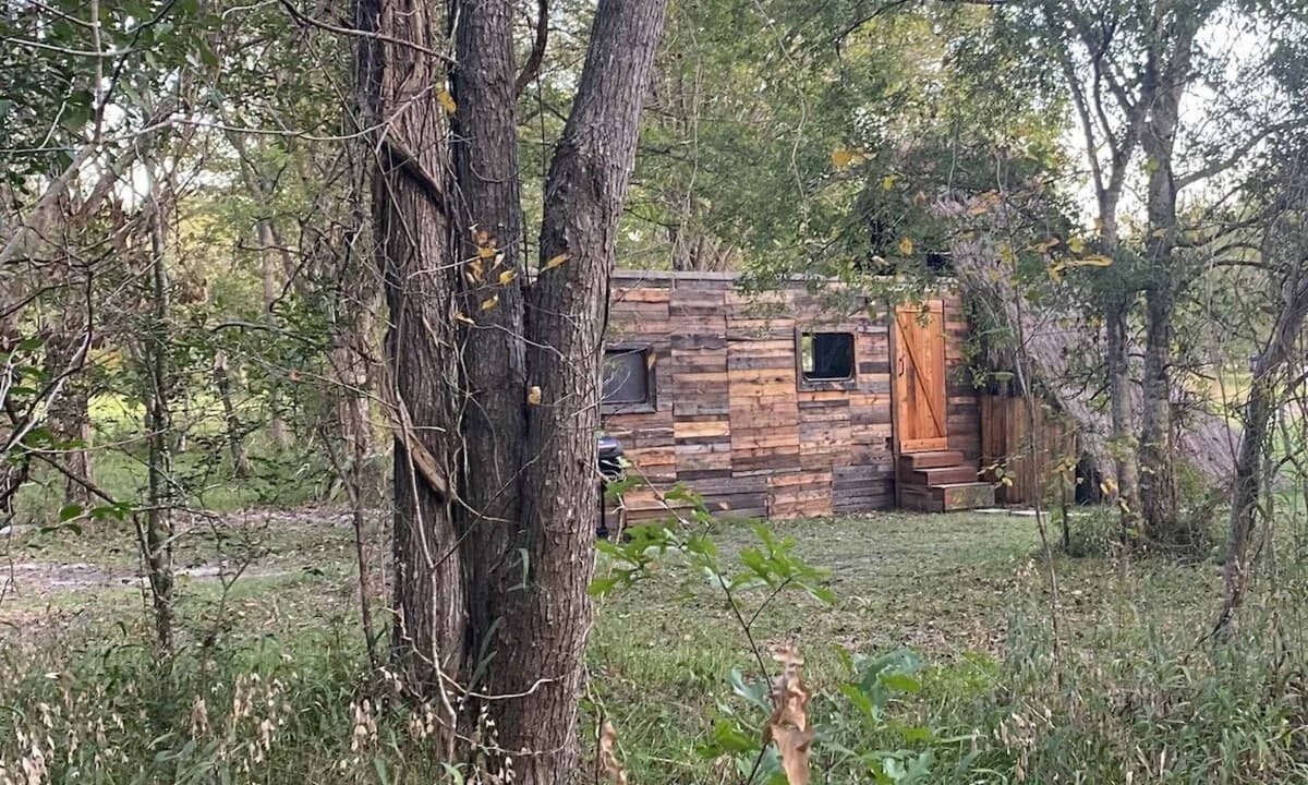 Huntsville Cabin | Cabin 1 Cozy cabin close to Sam Houston Park