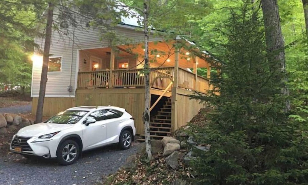 Old Forge Cabin | Cabin close to town with lake access & hot tub