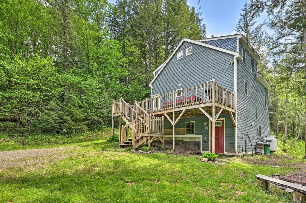 Jay House | Cabin in the Untouched Woods - 3 Miles to Ski