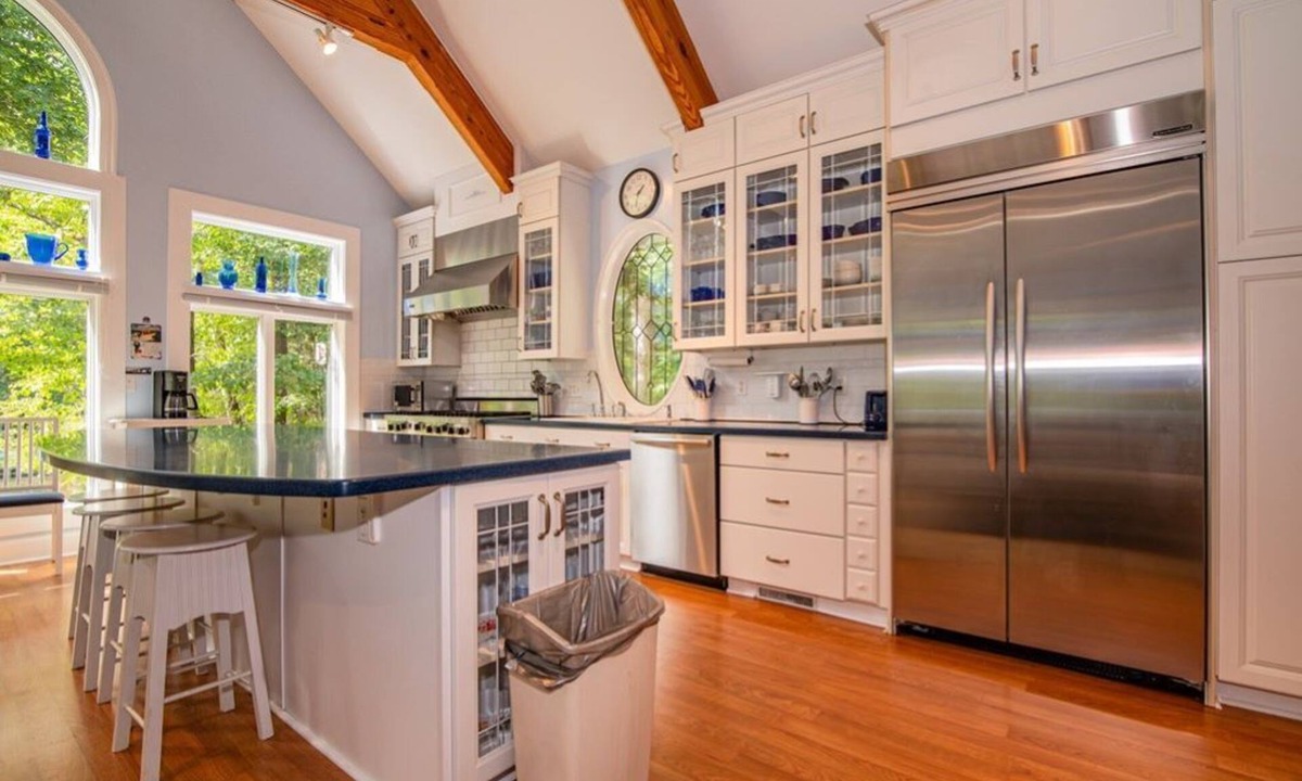 Bracey House | Calm Waters Encounters on the Lake - Lake Gaston, Virginia