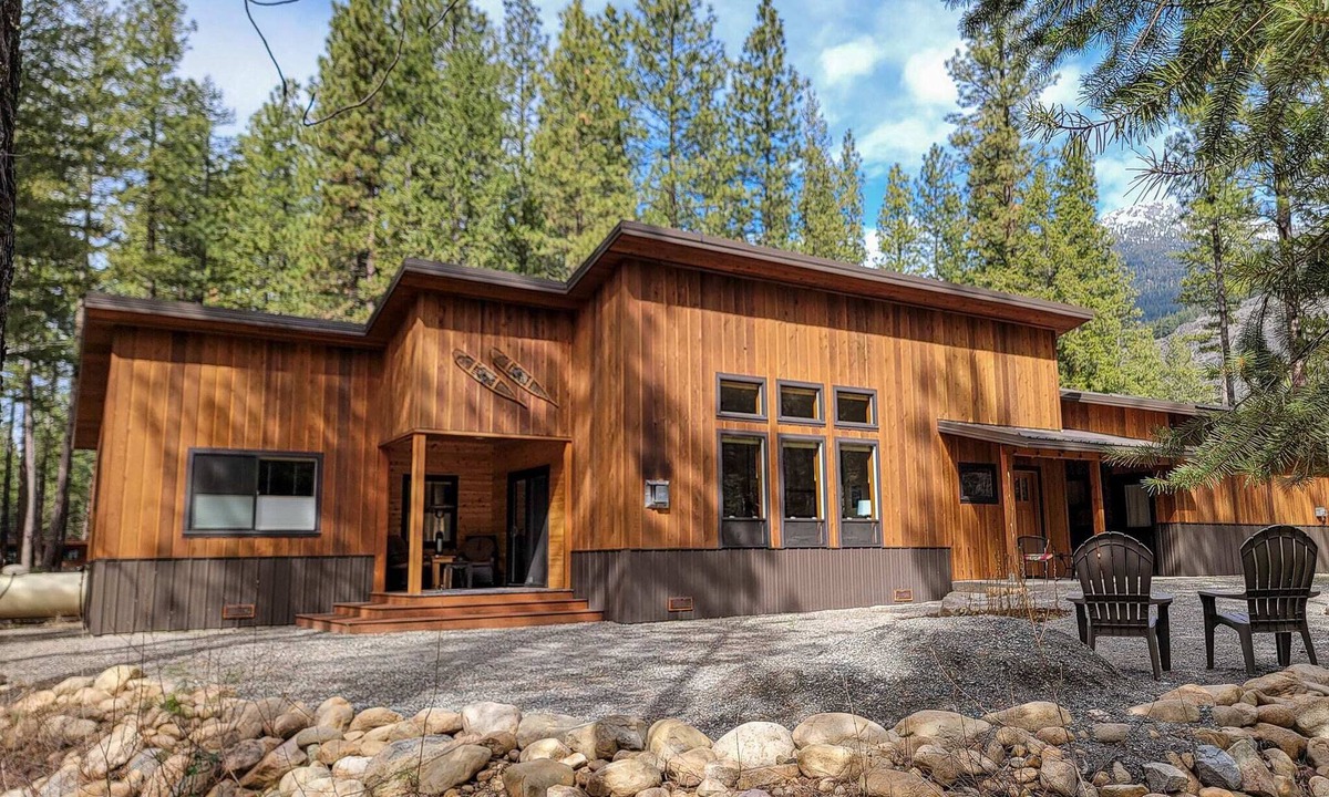 Mazama House | Casa Nordica: Modern 2-Bedroom Getaway in Mazama
