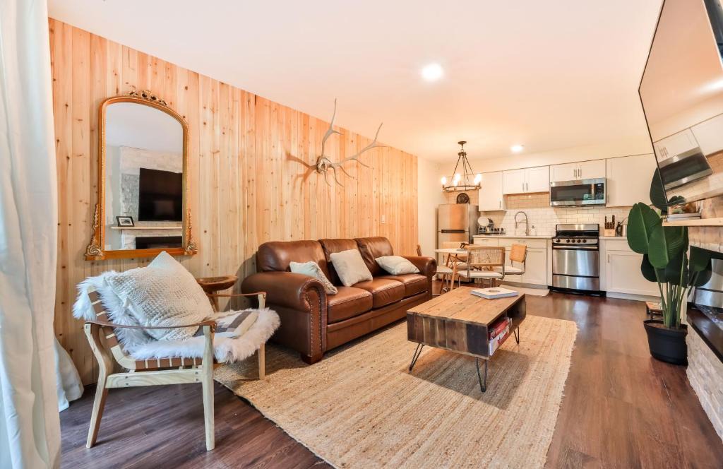 Hunter Apartment | Catskills Oasis True Ski In Out on Hunter Mountain That Fits 6
