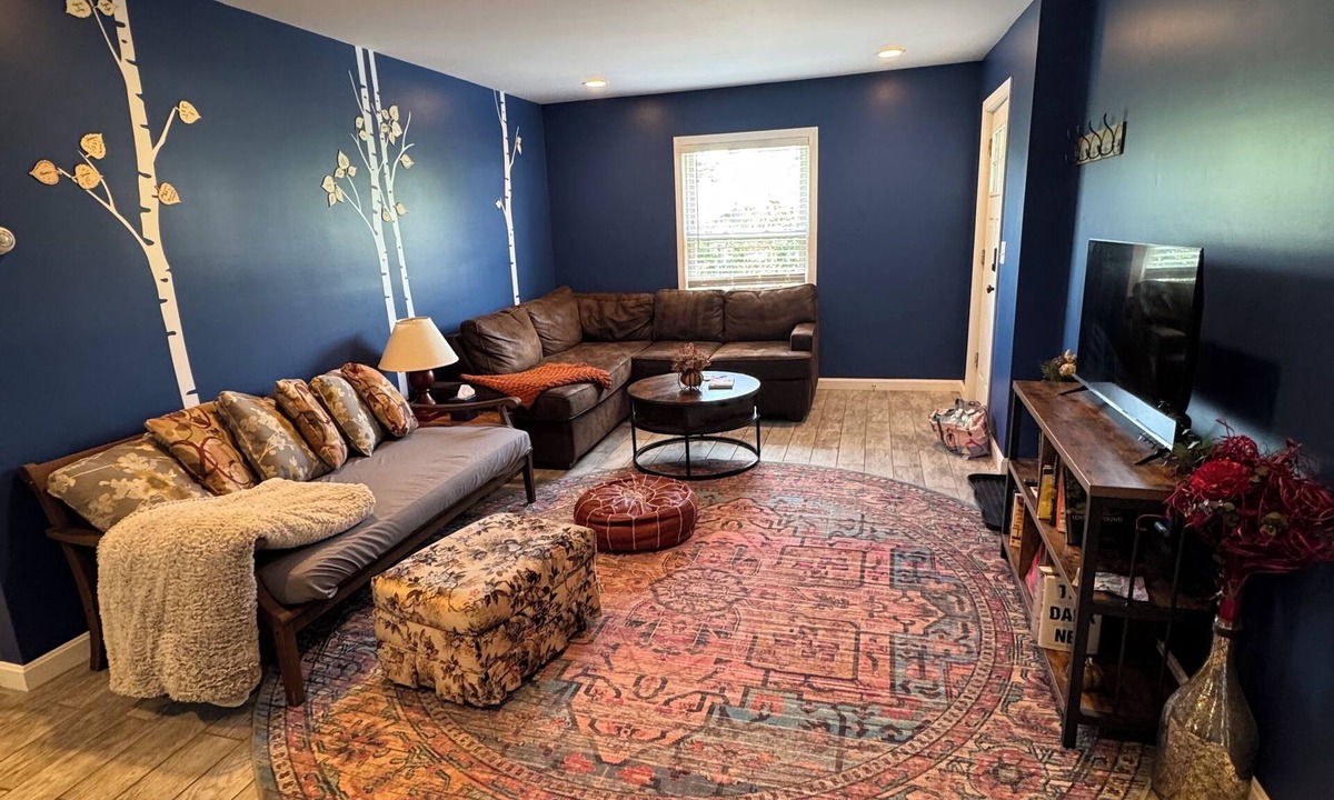 Bennington Apartment | Charming 2-bedroom apartment in superb Bennington with WiFi