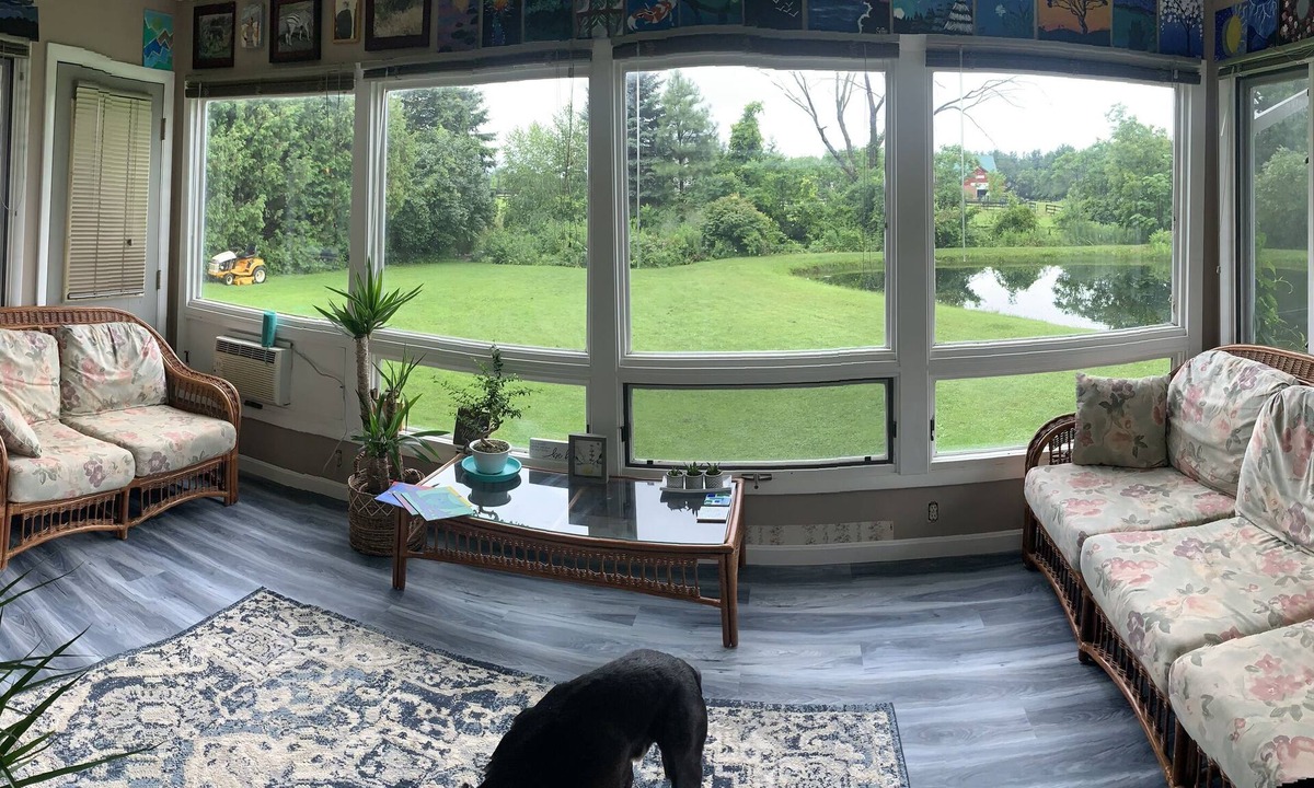 Williston South House | Charming 2-bedroom house close to the interstate with pond and WiFi in Williston