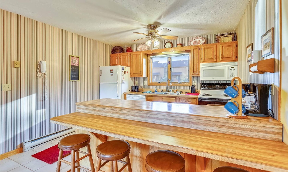 Davis Condo | Charming 3 bedroom mountain condo. Discover Honey Hollow!