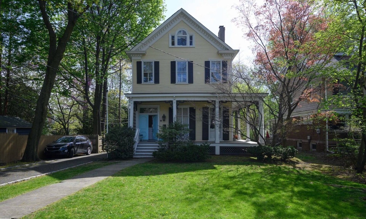Upper Montclair House | Charming 3-bedroom farmhouse with amenities in Montclair
