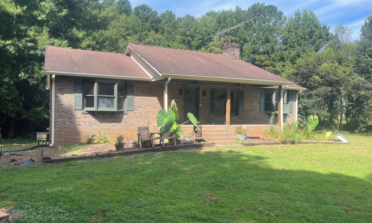 Brodnax House | Charming 3-bedroom house close to Microsoft Data Center and VCU