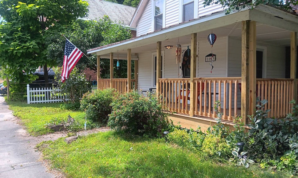 Crown Point House | Charming 3-bedroom country house in peaceful Crown Point with WiFi