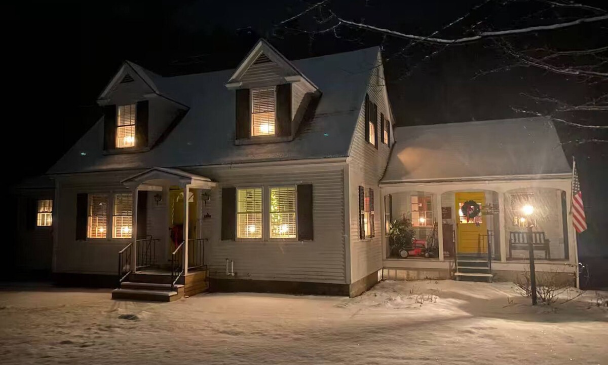 Springfield House | Charming 3-bedroom Cape in Springfield with WiFi