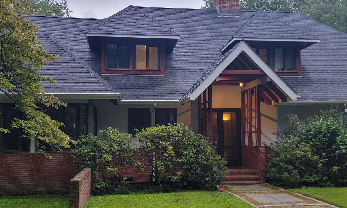 Locust Valley House | Charming 4-bedroom house with fitness room and WiFi in lovely Locust Valley