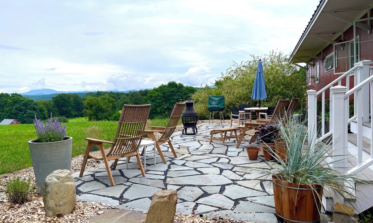 Cambridge Apartment | Charming Apt, Mt View, Pickle Ball, "Where the Wild Things Are" Private Retreat