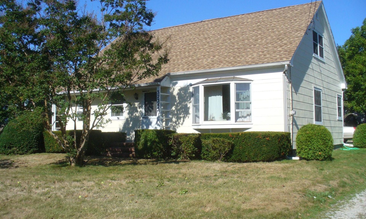 Cutchogue House | Charming Country Home, Minutes to Sandy beaches, in the Heart of Wine Country
