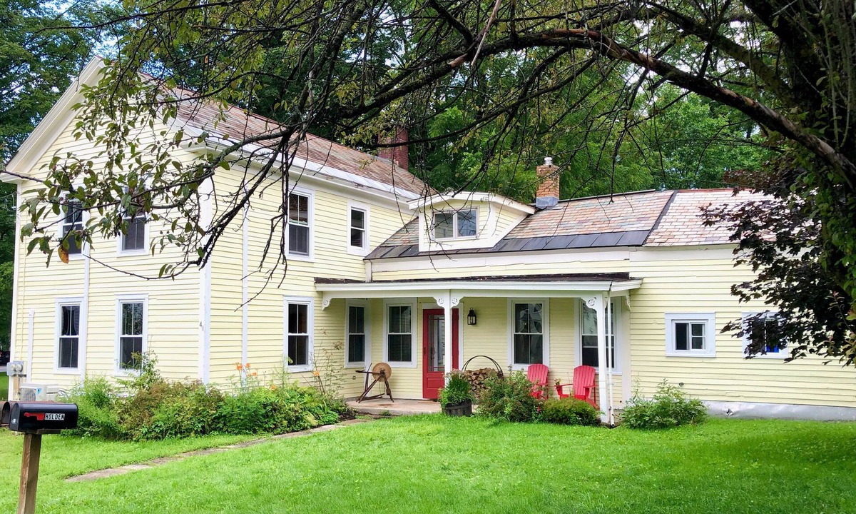 Wallingford House | Charming getaway cottage by the Green Mountains/Killington/Okemo in Vermont!