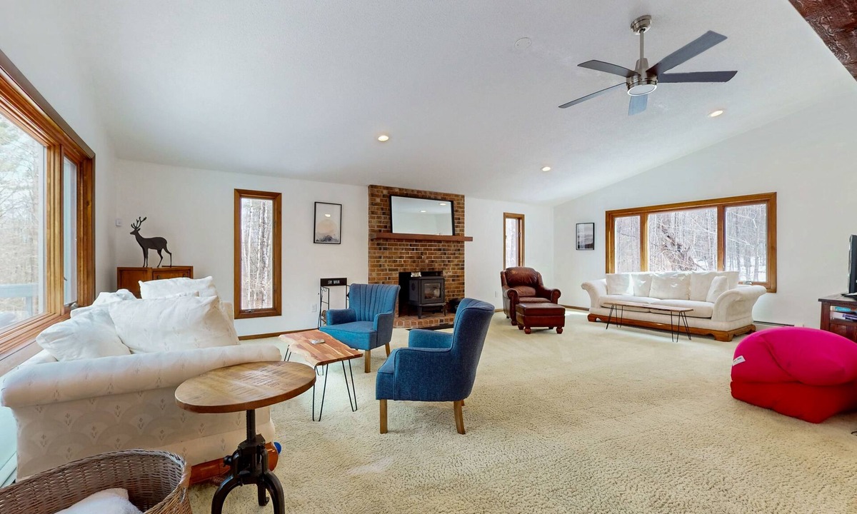 West Hartford House | Charming house w/privacy, bbq, seasonal balcony, hammock, fire pit, w/d, wifi