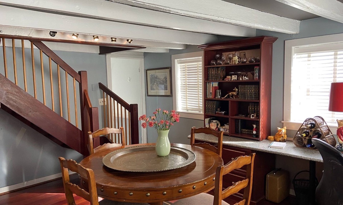 Middleburg Cottage | Charming Writer's Cottage in the Heart of Middleburg