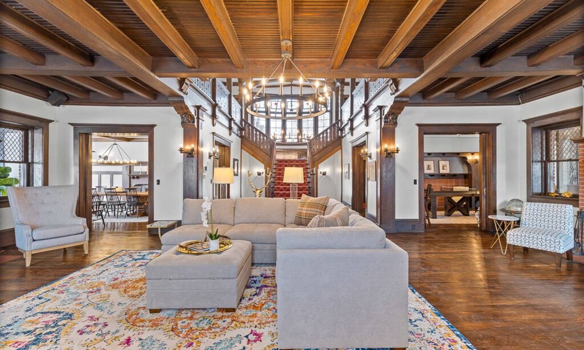 Lakewood House | Chautauqua Lake, NY -Sleeps 23! Lakefront Mansion w/dock,Walk to Shops & Dining