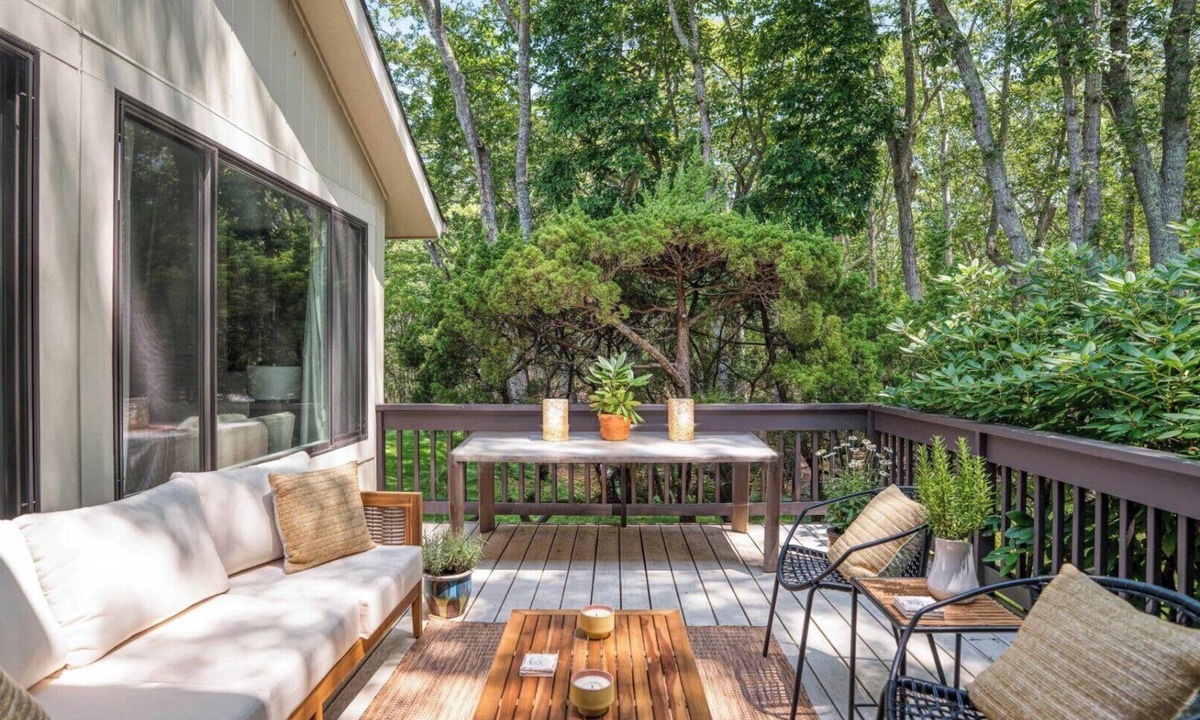 East Hampton House | Chic East Hampton Hideaway with Deck, Community Pool & Tennis