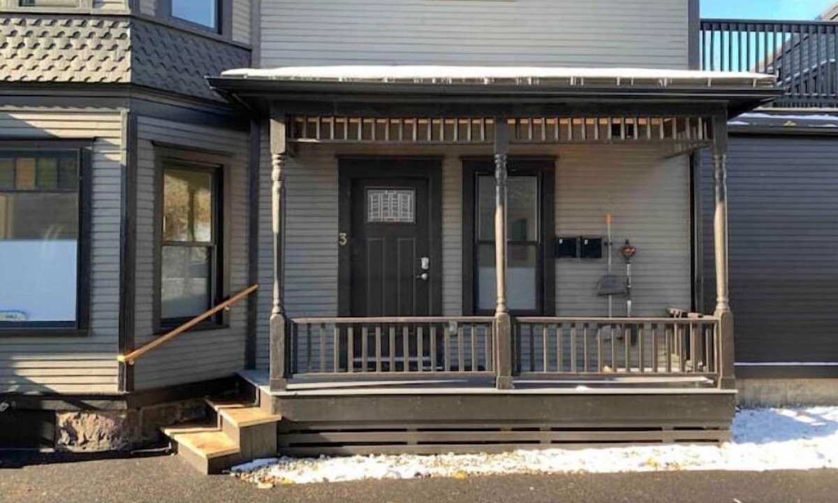Old North End Apartment | Cityscape Sanctuary: parking+laundry