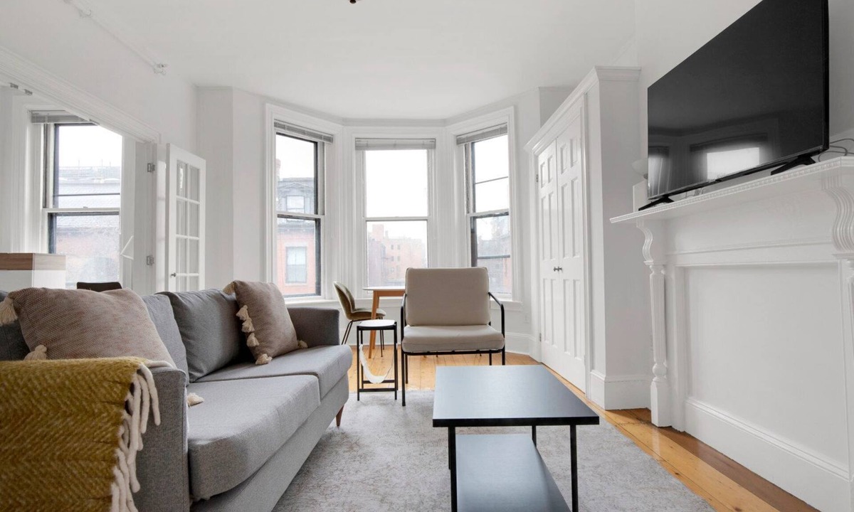 Back Bay West Apartment | Classic Back Bay 1BR steps from restaurants and shopping by Blueground