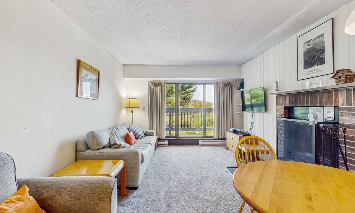 Killington Apartment | Clean & bright condo with mountain views & modern kitchen - walk to lifts