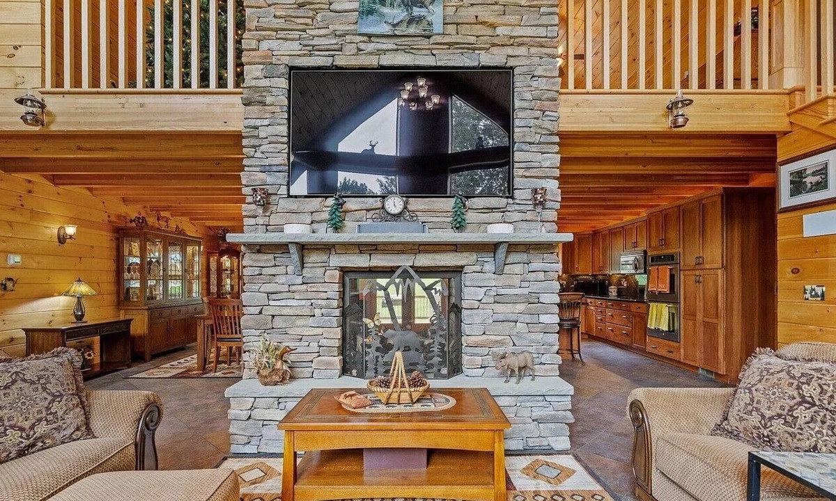 Day House | Close to Saratoga, Sacandaga Lake, Sleeps 14. WiFi, AC, Fireplace