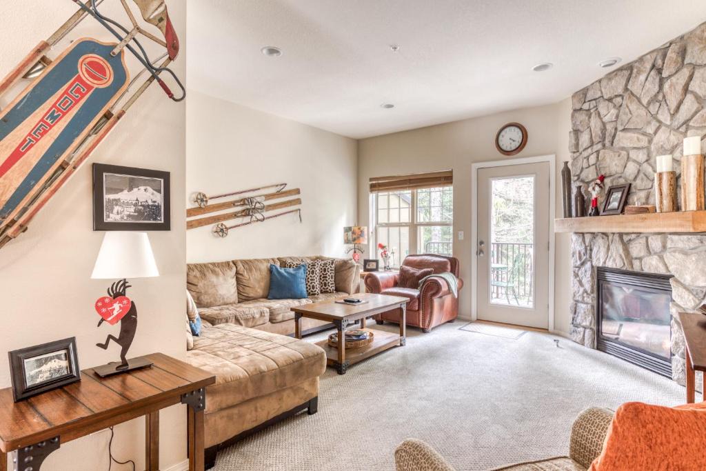 Government Camp Apartment | Collins Lake #95