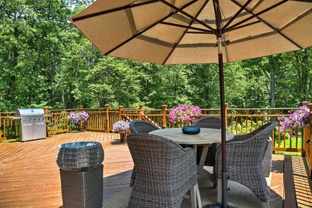 Monroe House | Colonial-Style Warwick Retreat - 1 Hour to NYC!