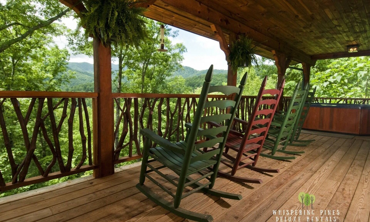 Bryson City Cabin | Come and enjoy Bryson City! Just minutes from NOC, Deep Creek, GSMNP, Fishing!