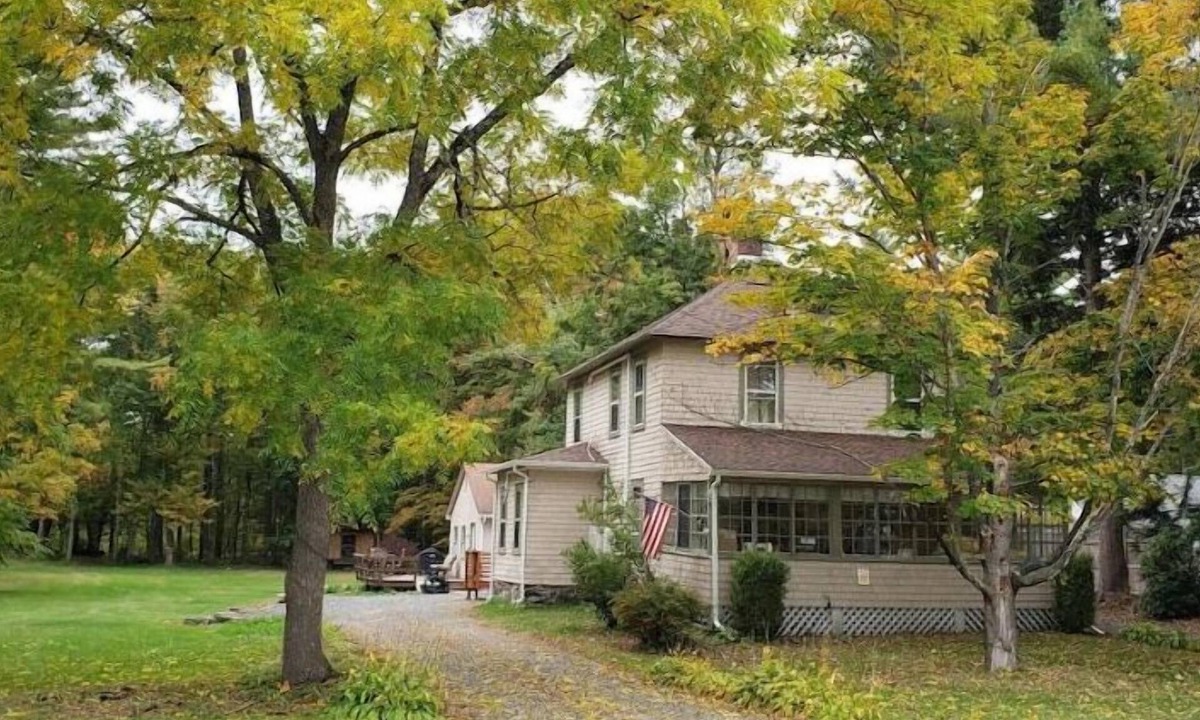 Sheffield House | COME STAY AT THE SHEFFIELD CHALET!