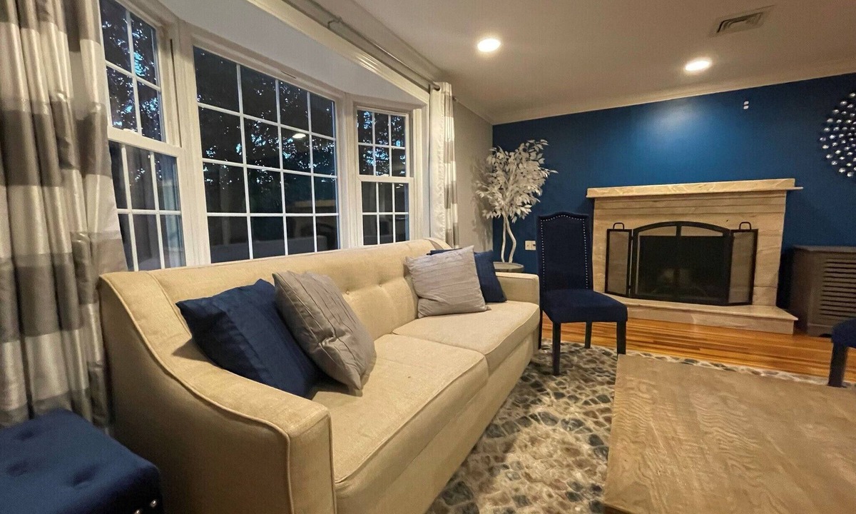 Weston House | Comfortable 4 Bedroom Home with a Large Deck