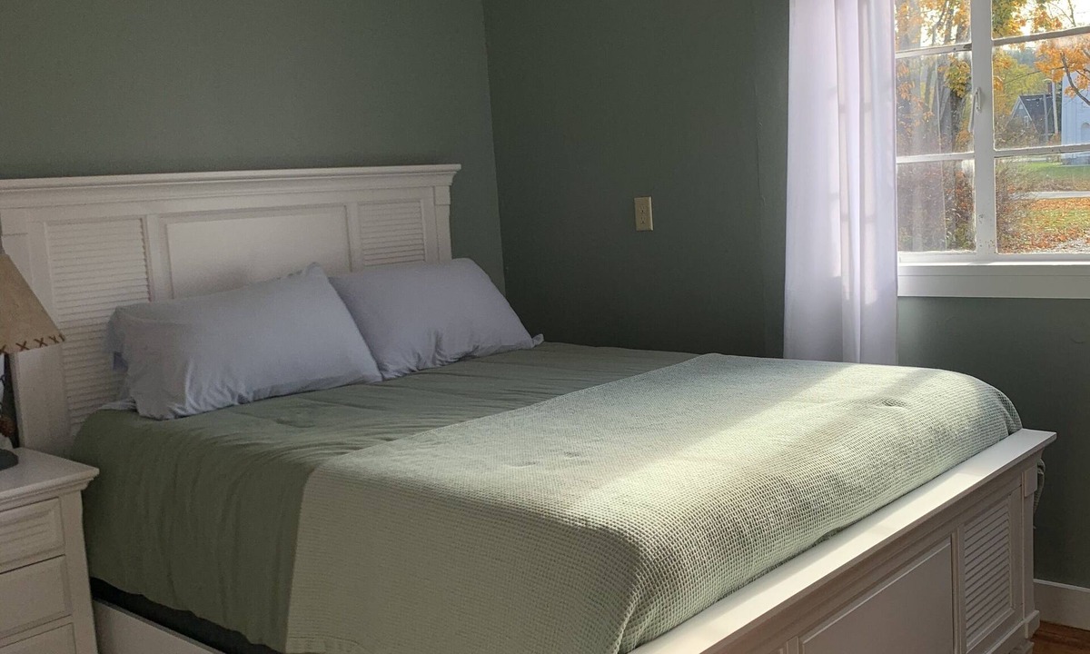 Poultney Cottage | Comfy Cottage in Historic East Poultney