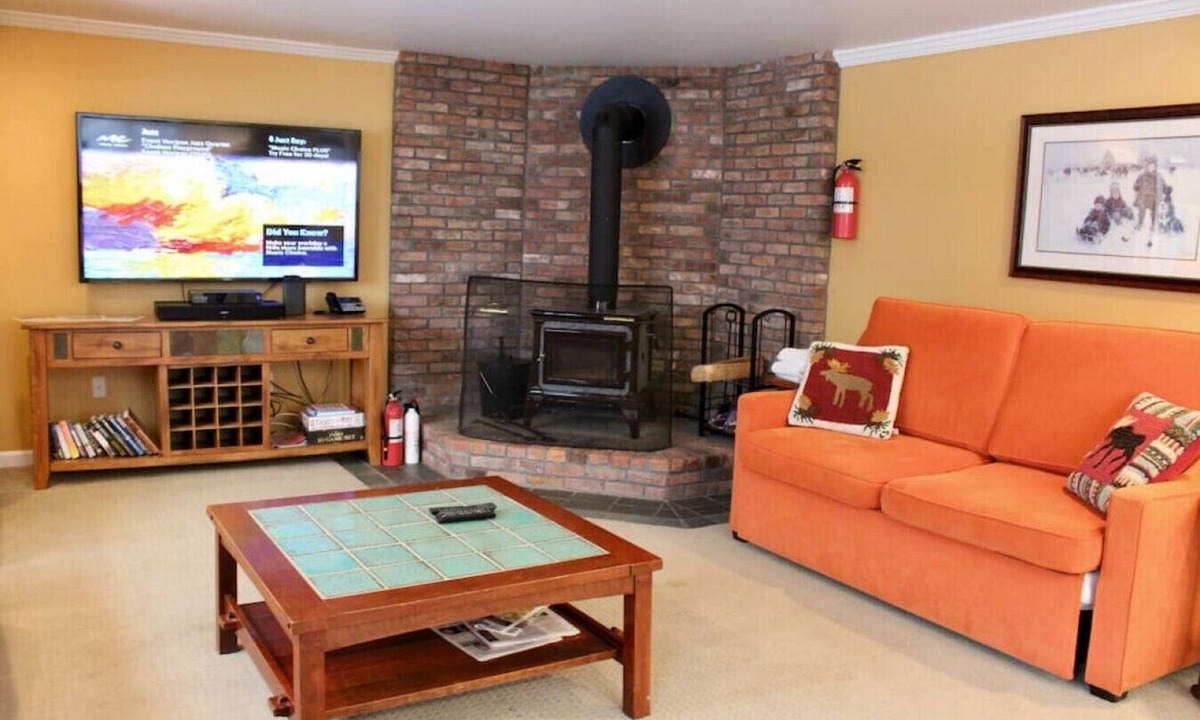 Central Vermont- Killington Condo | Condo 7 Trailside Village Slopeside One Bedroom w/Hot tub
