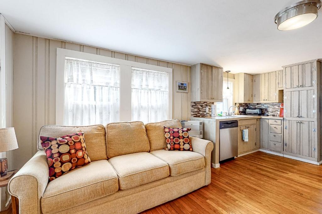 Hampton Apartment | Cool Change